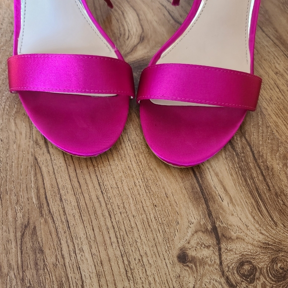 KELLY & KATIE - Picture 2 of 8